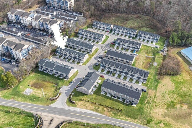 Building Photo - 420 Flt Rdg Wy