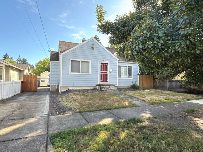 Primary Photo - Now Available: $2600/month - 6 MONTH LEASE...