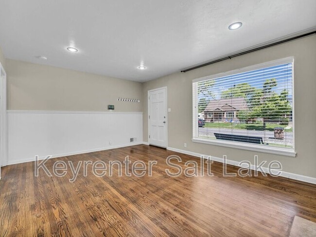Building Photo - 965 MacFarland Dr