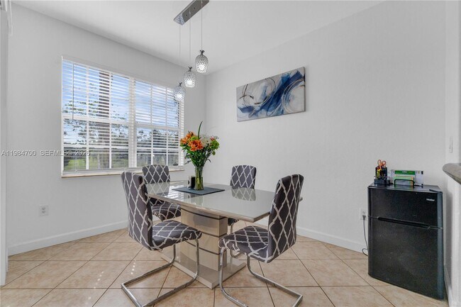 Building Photo - 8200 NW 128th Ln