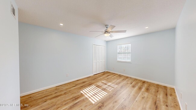 Building Photo - 450 Aquatic Dr
