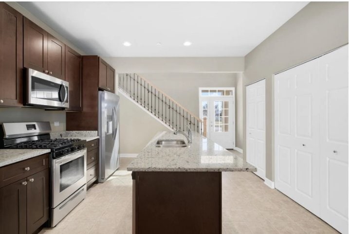 Building Photo - 713 Verandah Dr