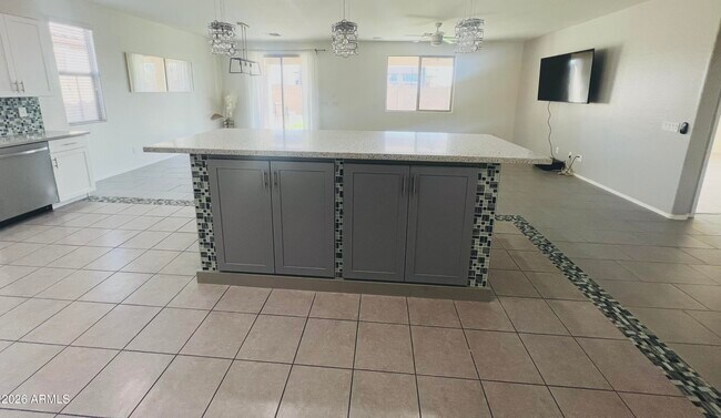 Building Photo - 739 N 156th Ln