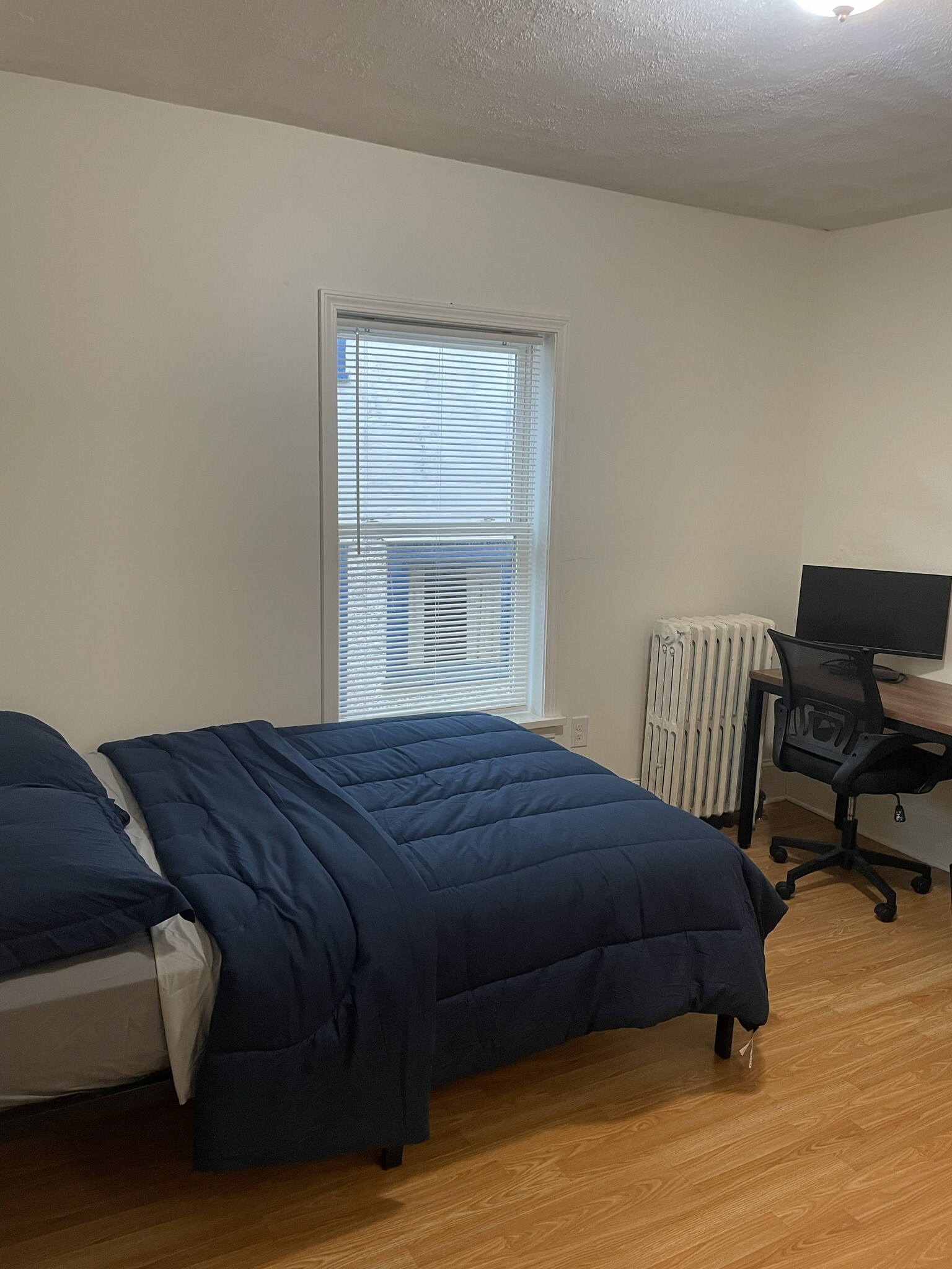 bedroom 1 - 826 N Aurora St