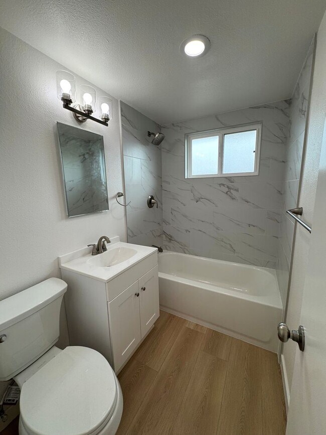 Building Photo - 1145-1149 Montauk Lane