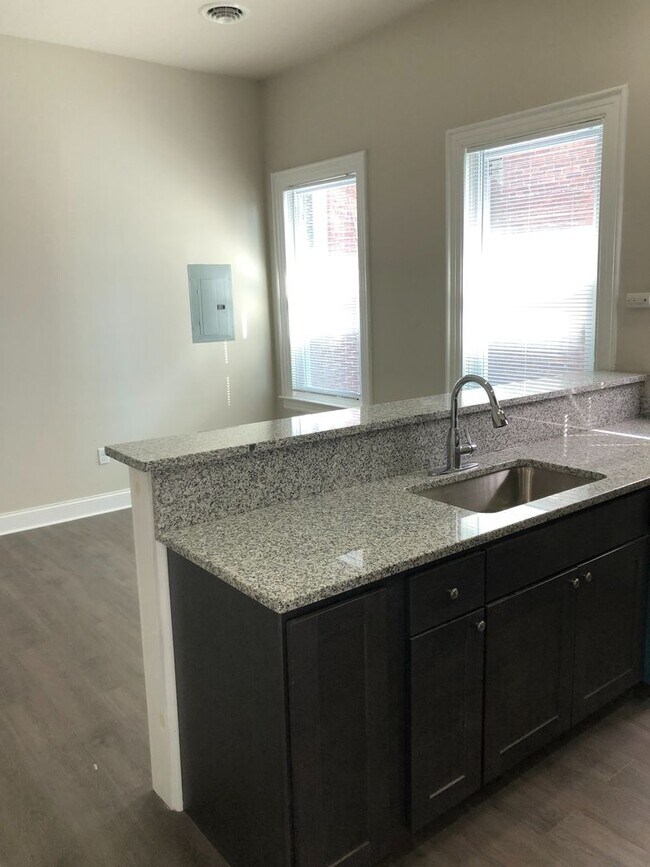 Building Photo - 132 S Beaver St