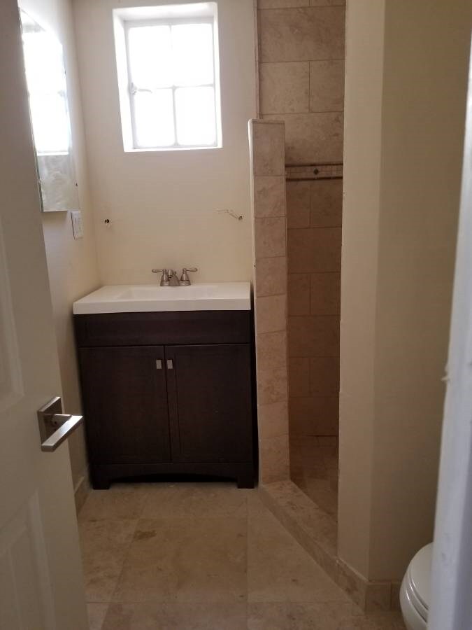 Building Photo - 1827 E 9th St