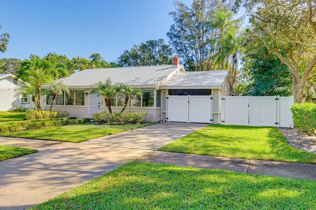 Building Photo - 2042 37th Ave