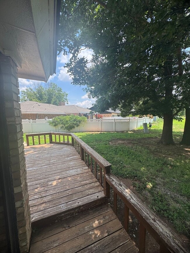 Building Photo - 3Bd 2Bth Home in the Sought-after Colonial...