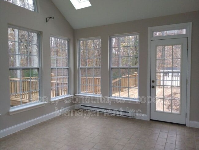 Building Photo - 7106 Holly Glen Ct