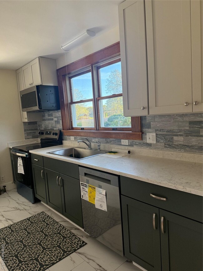 Building Photo - 242 Deep Hole Rd