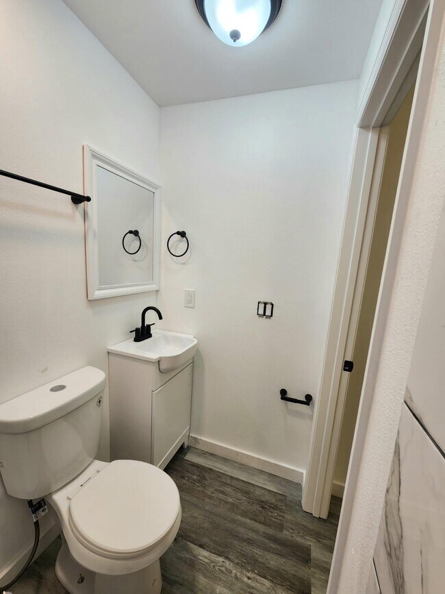 Building Photo - 1546 Moonflower St