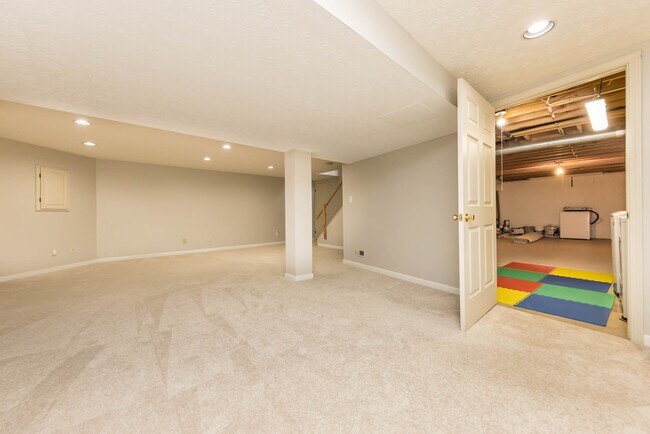 Building Photo - 5952 Sachem Ct