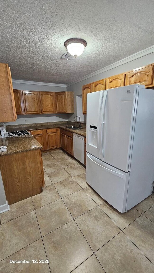 Building Photo - 1040 N 70th Ave