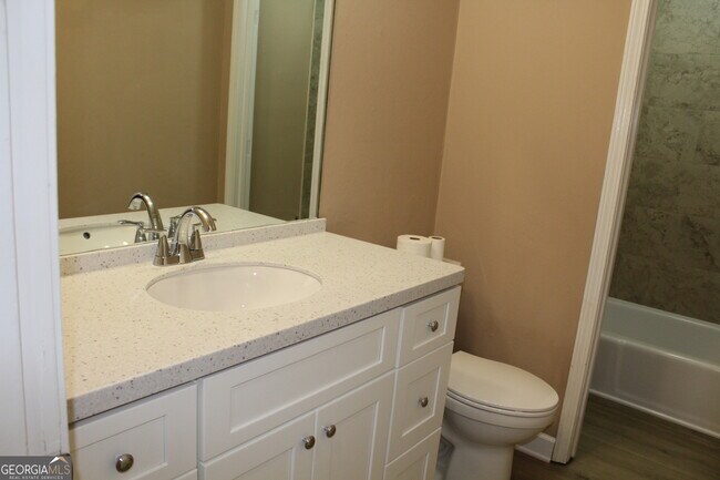 Building Photo - 289 Bruce St