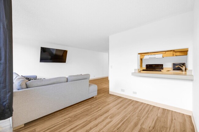 Building Photo - 1820 Waiola St