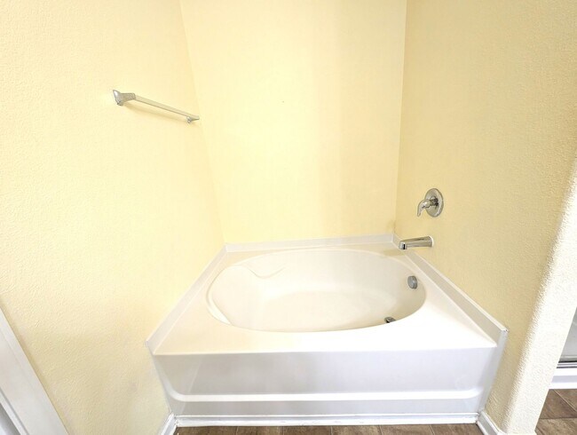Building Photo - 9223 Avery Meadows Dr
