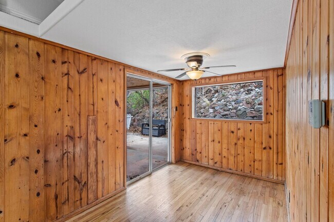 Building Photo - 807 Shoshone Pl