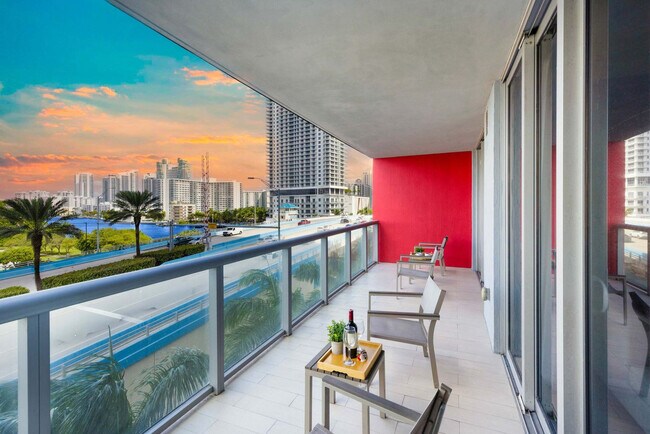 Building Photo - 2602 E Hallandale Beach Blvd