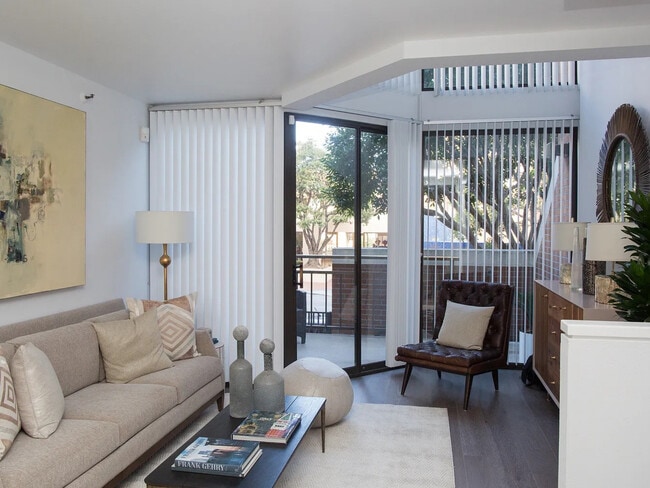 Building Photo - 101 Lombard St