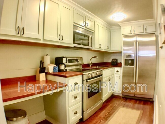 Building Photo - 251 Meeting St