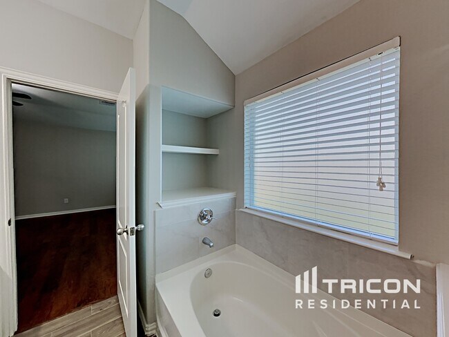 Building Photo - 10818 Harston Dr