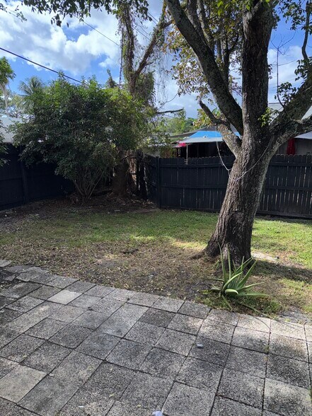 Building Photo - 4759 Myrtle Dr