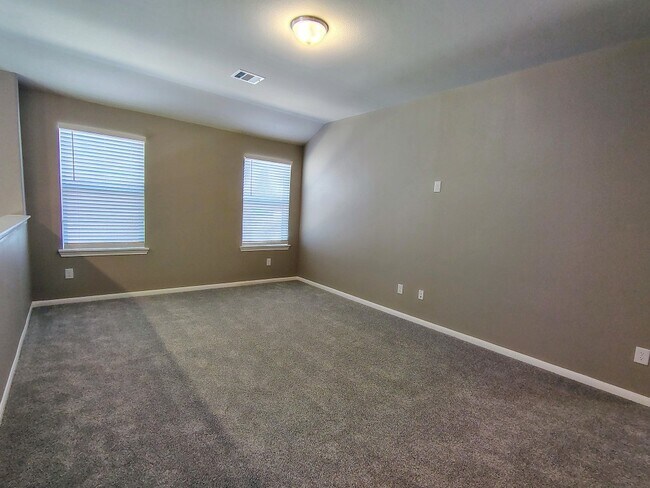 Building Photo - 2307 Sweet Bay Dr