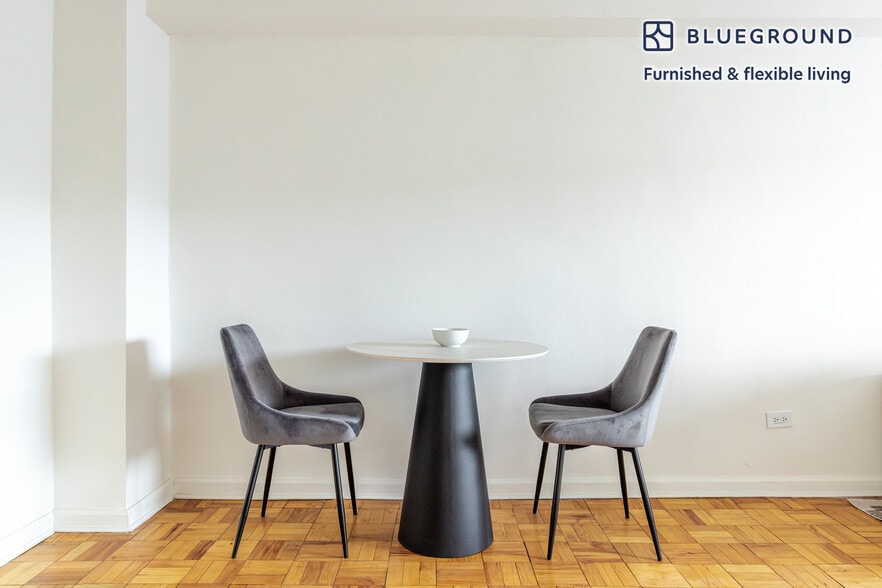 Building Photo - 300 E 51st St