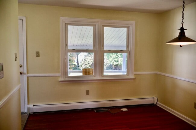 Building Photo - Bungalow in Penn Manor : 2bd/1ba