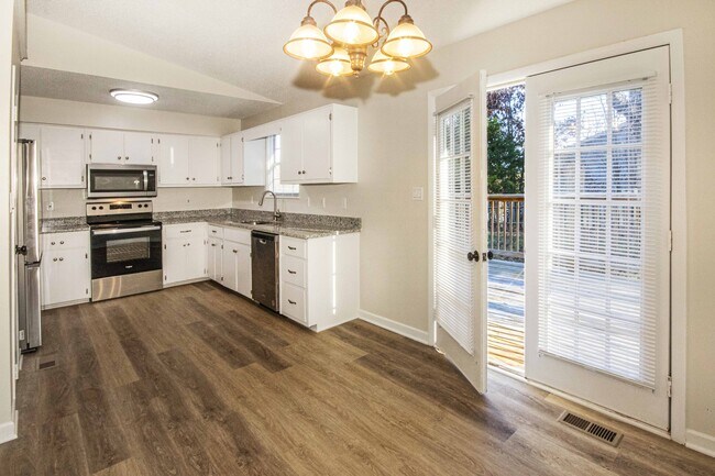 Building Photo - 6600 Woodcock Cir