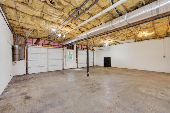 Building Photo - 3 Bedroom 2 1/2 Bath Pet Friendly Home For Rent In Rudolphtown Subdivision!