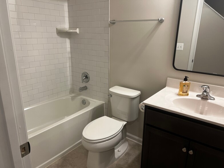 Private bath with private bedroom - 2215 Swallowtail Ln
