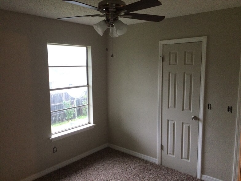 Building Photo - 821 Hardy Springs Cir
