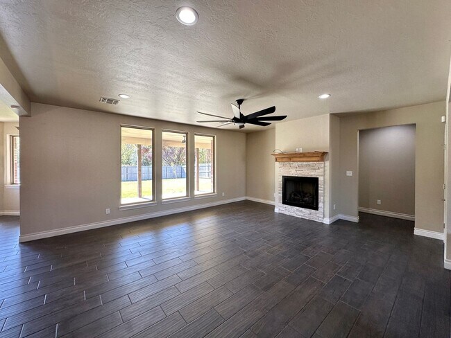 Building Photo - Rent Reduction!! 2 story, 5-bedroom 3 bath home in Wyatt Acres