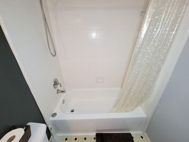 Building Photo - Welcome home to this charming 4-bedroom, 3-bathroom brick house in the desirable Stone Gate commu...