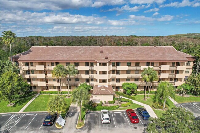 Building Photo - 2660 Carambola Cir N