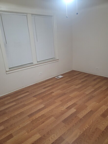 Building Photo - 5118 S Hermitage Ave