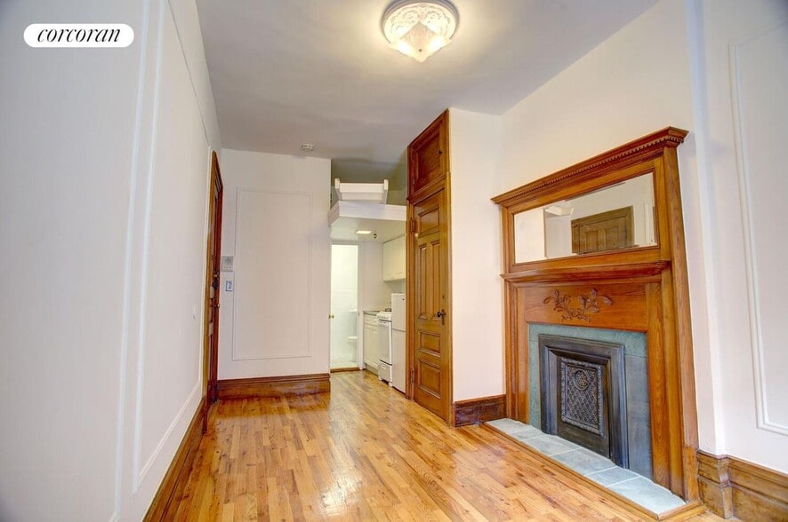 Building Photo - 104 W 80th St