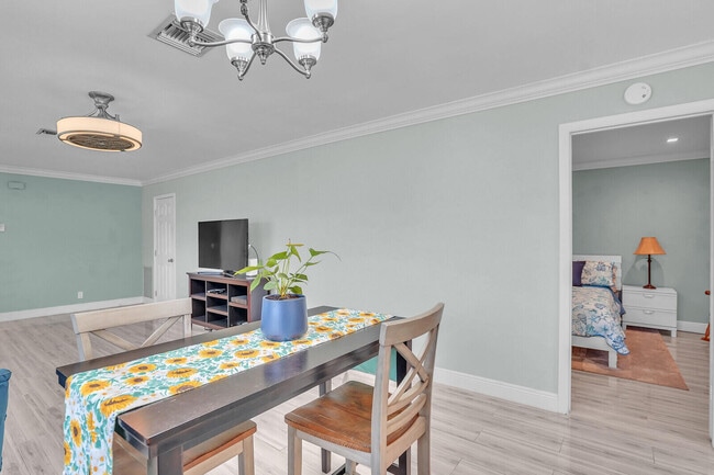 Building Photo - 1737 Palmland Dr