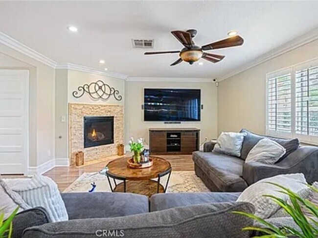 Building Photo - Absolutely Stunning home in Eastvale & loc...