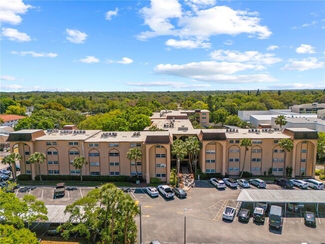 Building Photo - 2525 W Bay Dr