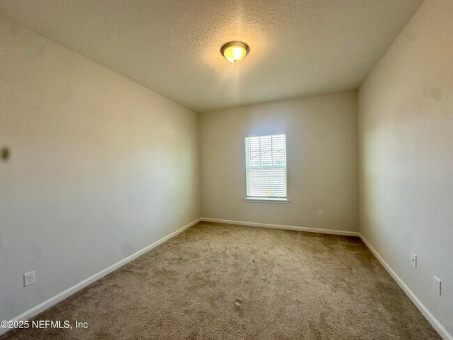 Building Photo - 215 Pine Bluff Dr