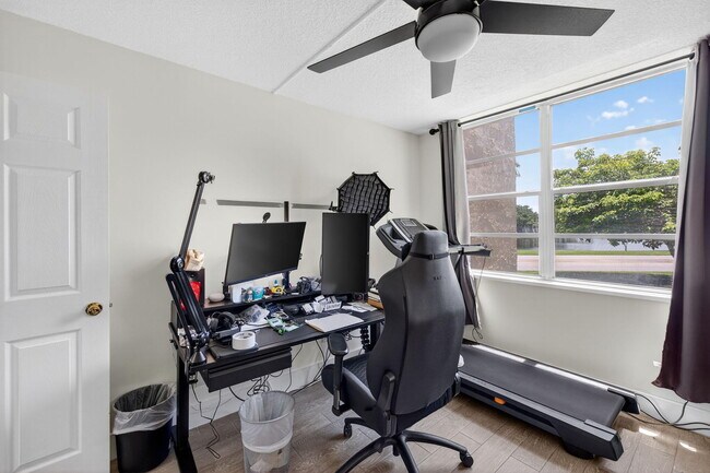 Building Photo - 9480 Tangerine Pl