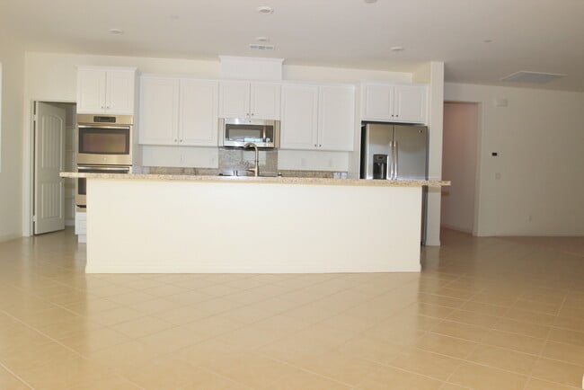 Building Photo - Available! Single Story 3/2 stunner located at West Haven!