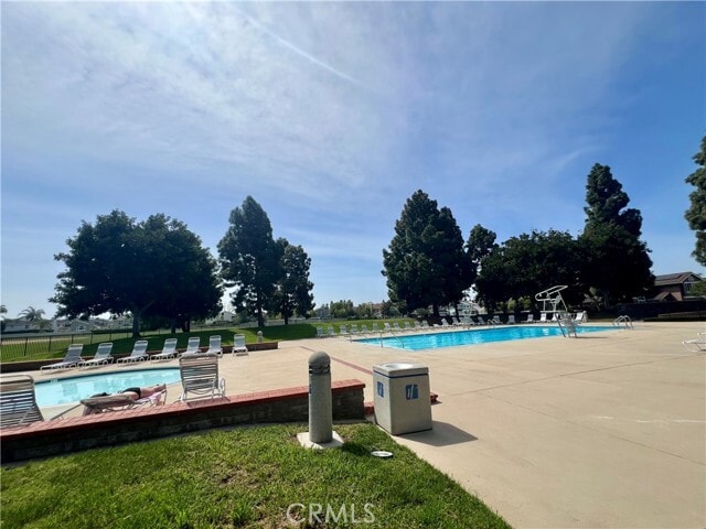 Building Photo - 17 Goldenrod