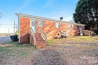 Building Photo - 321 Hamilton Dr NE