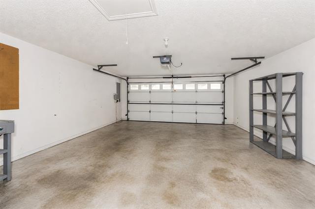 Building Photo - 3141 Oakdale Dr