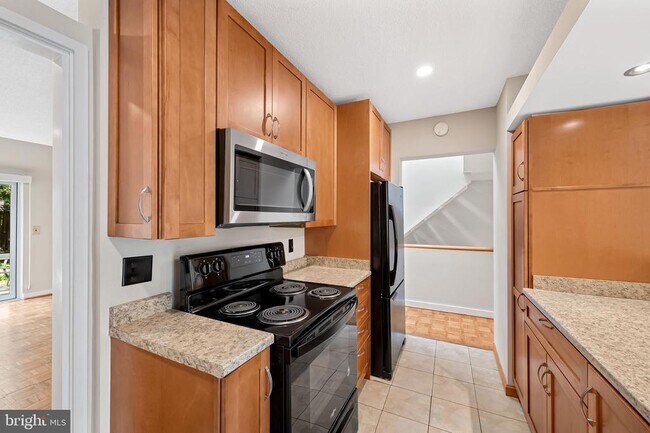 Building Photo - 2302 Wineberry Terrace