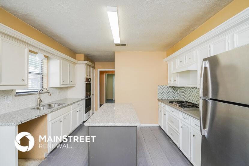 Building Photo - 15514 Cabildo Dr